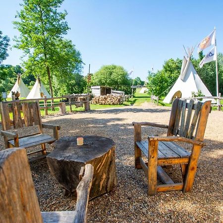 布吕隆 Les Tipis Du Bonheur De Vivre酒店 外观 照片