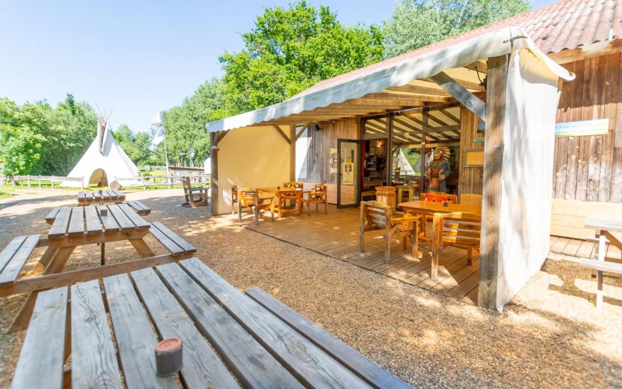 布吕隆 Les Tipis Du Bonheur De Vivre酒店 外观 照片