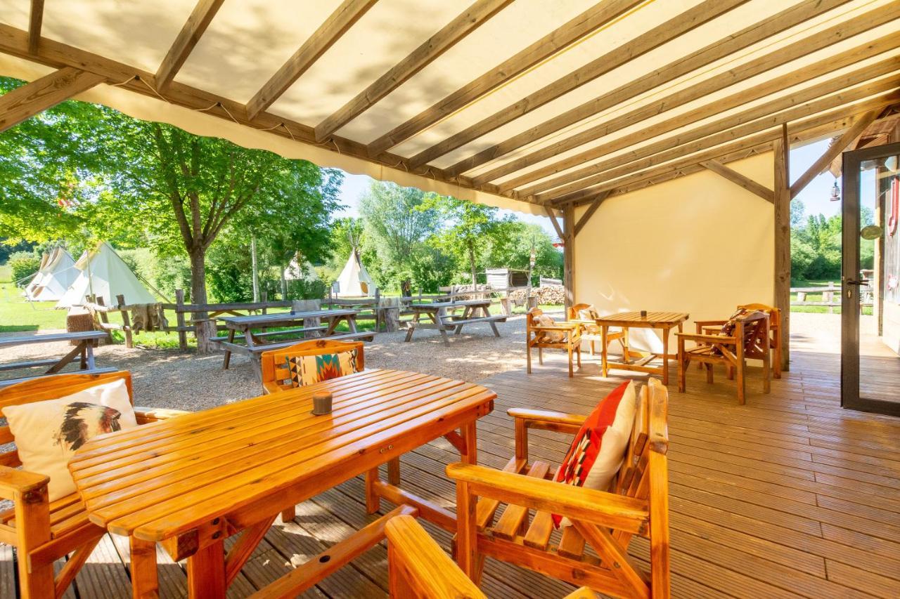布吕隆 Les Tipis Du Bonheur De Vivre酒店 外观 照片