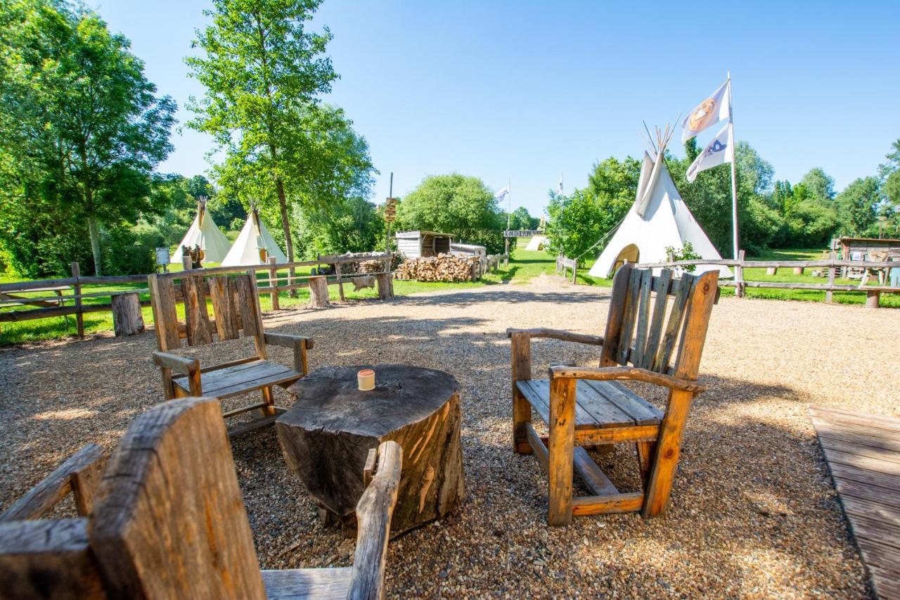 布吕隆 Les Tipis Du Bonheur De Vivre酒店 外观 照片