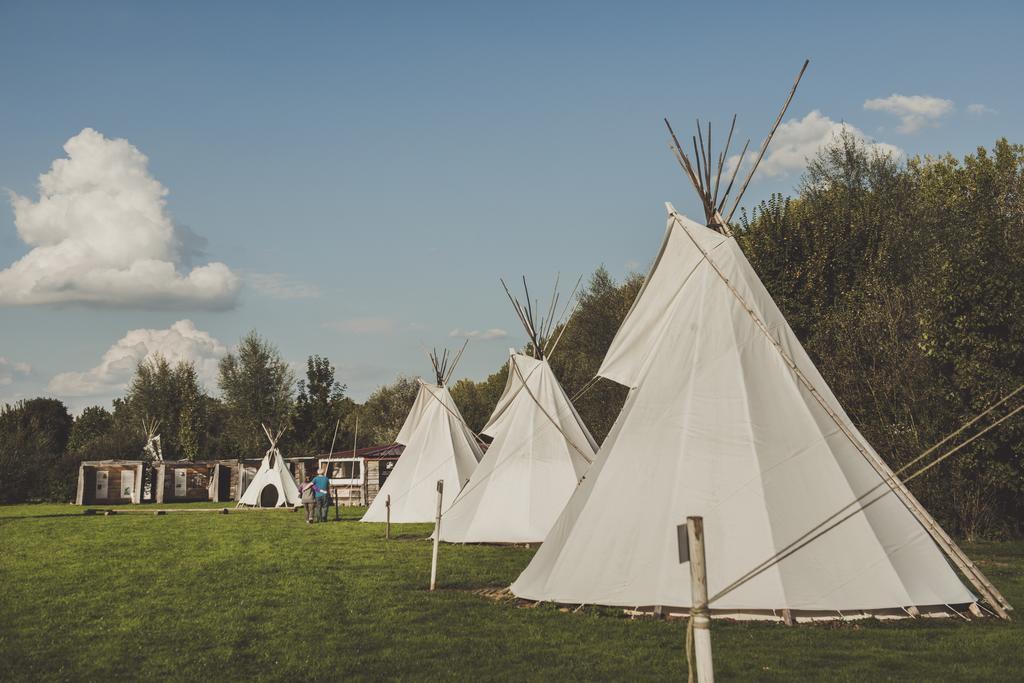 布吕隆 Les Tipis Du Bonheur De Vivre酒店 外观 照片