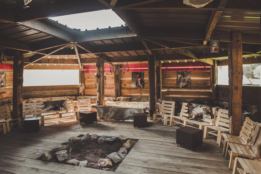 布吕隆 Les Tipis Du Bonheur De Vivre酒店 外观 照片