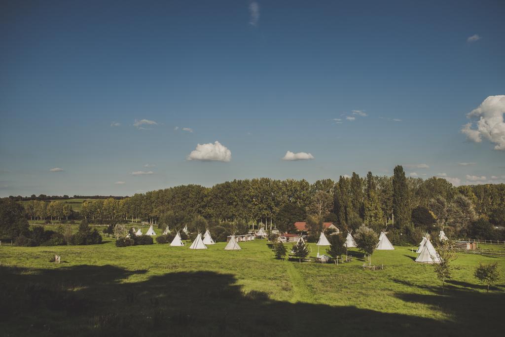 布吕隆 Les Tipis Du Bonheur De Vivre酒店 外观 照片