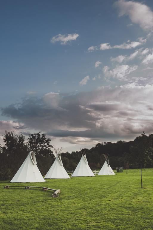 布吕隆 Les Tipis Du Bonheur De Vivre酒店 外观 照片