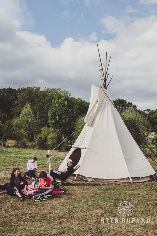 布吕隆 Les Tipis Du Bonheur De Vivre酒店 外观 照片