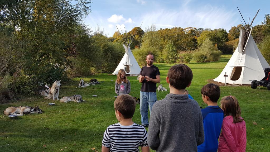 布吕隆 Les Tipis Du Bonheur De Vivre酒店 外观 照片