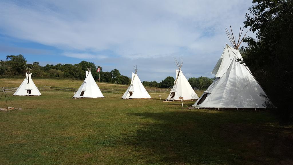布吕隆 Les Tipis Du Bonheur De Vivre酒店 外观 照片