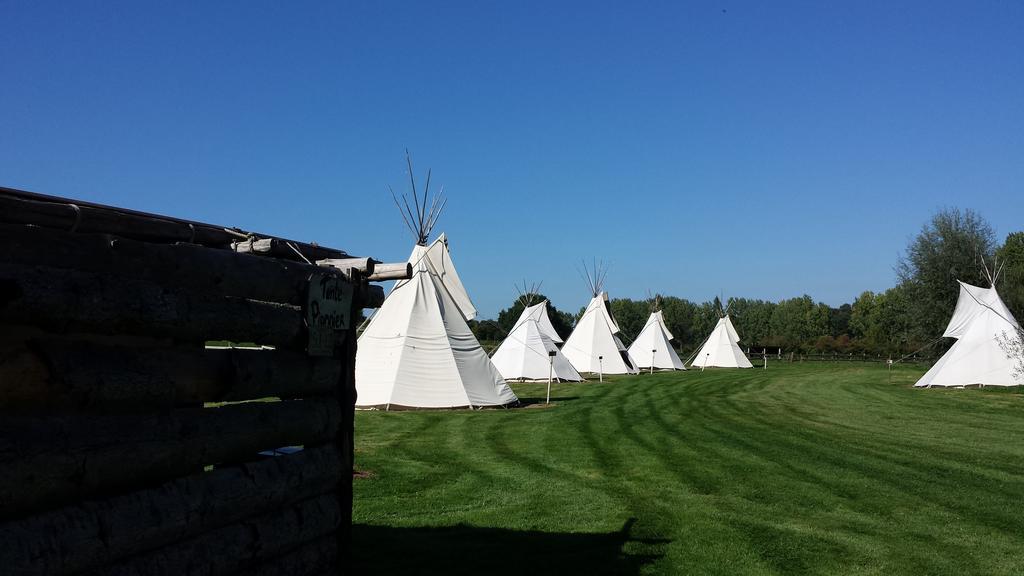 布吕隆 Les Tipis Du Bonheur De Vivre酒店 外观 照片