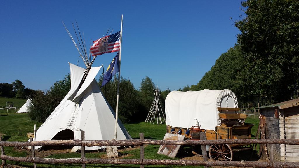 布吕隆 Les Tipis Du Bonheur De Vivre酒店 外观 照片