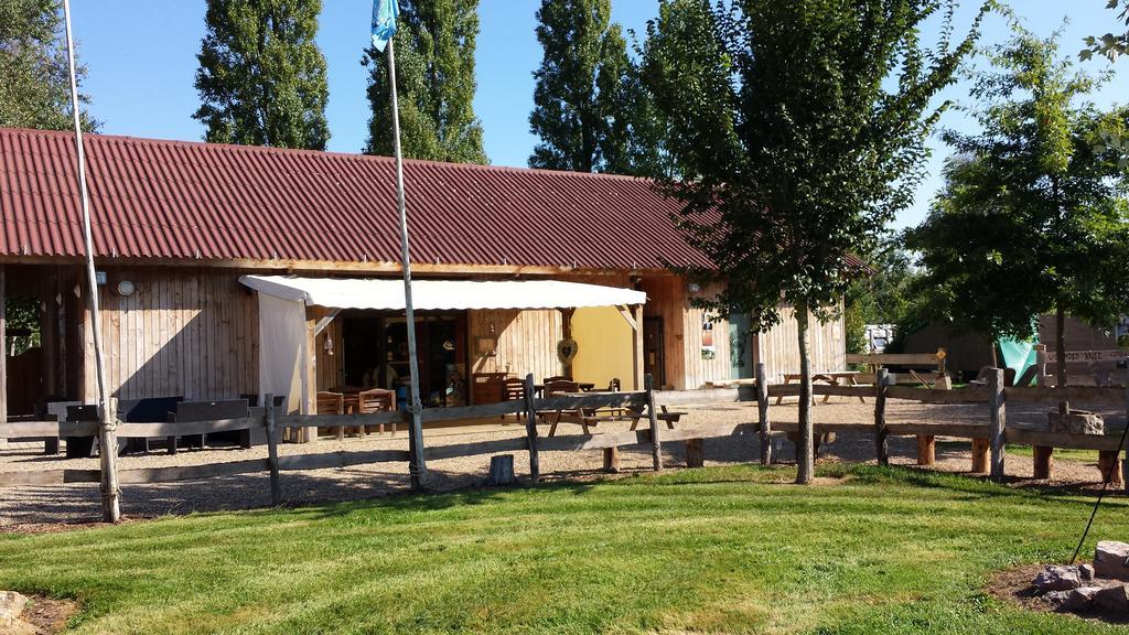 布吕隆 Les Tipis Du Bonheur De Vivre酒店 外观 照片