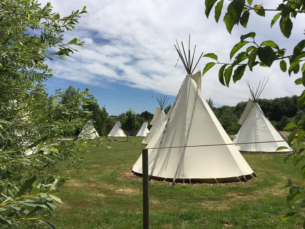 布吕隆 Les Tipis Du Bonheur De Vivre酒店 外观 照片